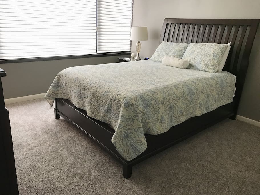 Queen Bed in 3rd Bedroom