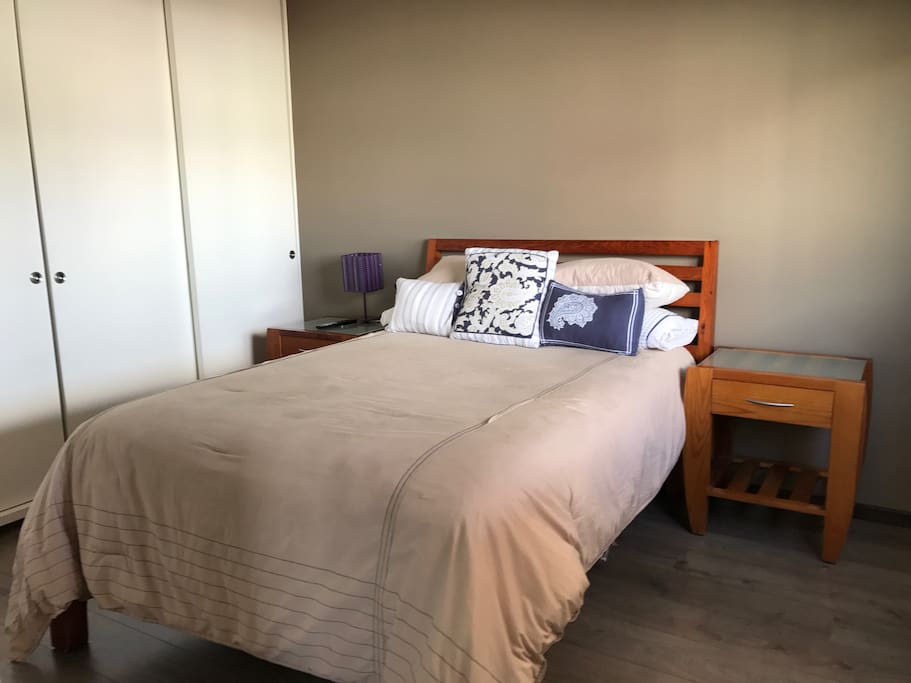 Cama Queen con closet | Queen size bed with own closet