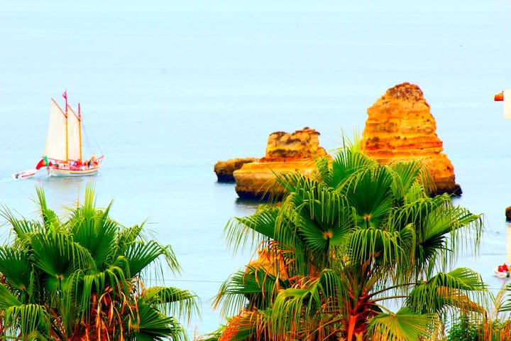 Amazing Beach House with Balcony  (Free WI-FI)