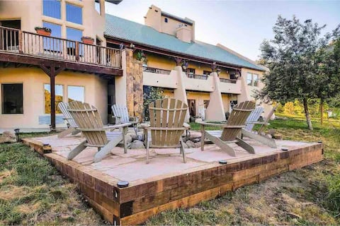 Coyote Hill Lodge- Mountain Lodge with Six Units