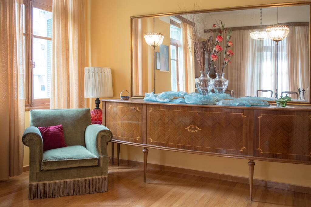 Cozy and elegant vintage living room to relax and unwind after a long day. The living room is equipped with a comfortable sofa and armchairs and has great lighting conditions all day.