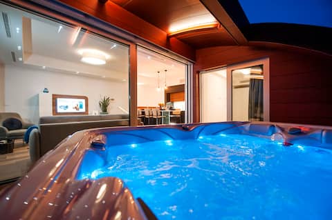 The Q Superior Apartment - with jacuzzi & sauna
