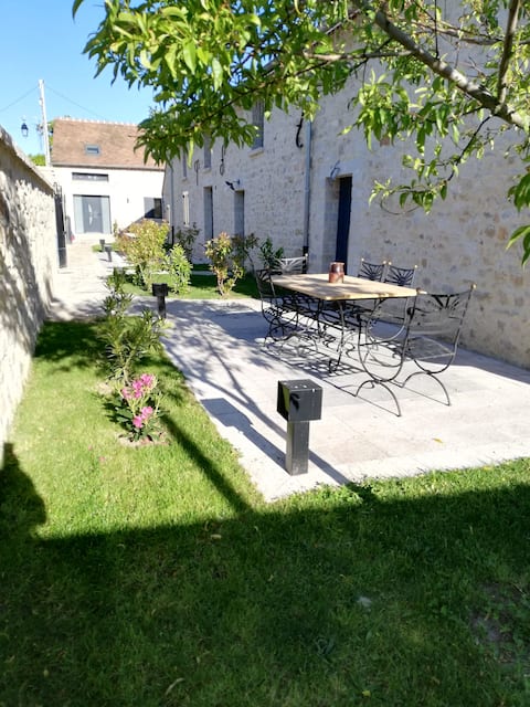 La Valdéenne & 
up to 12 people.