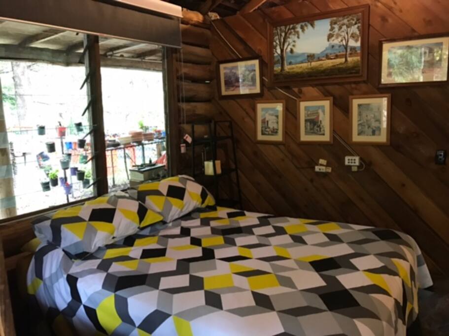 The Yellow Room - with ensuite bathroom