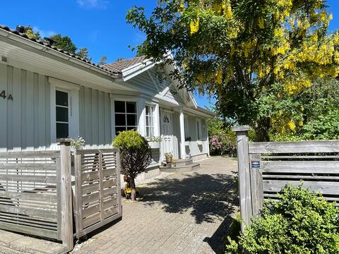 Family-friendly Villa in Hovås! Cozy Lot! Jacuzzi!