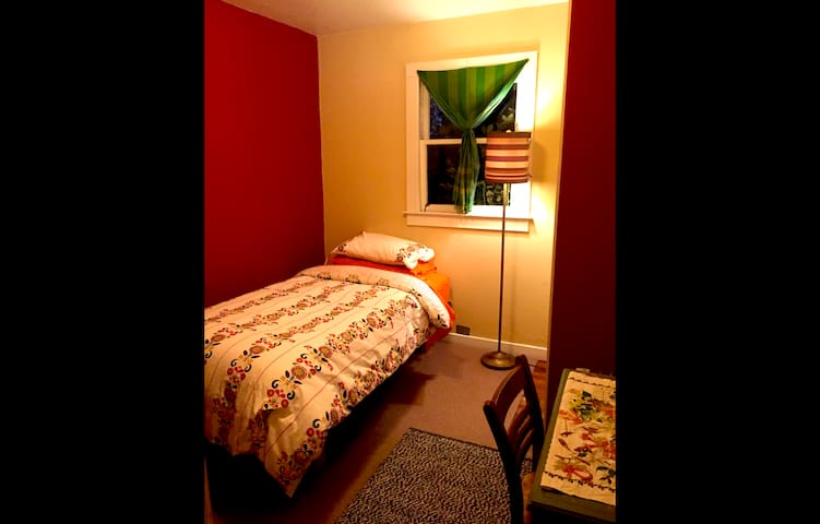 Economy Room in Hip Garden Cottage