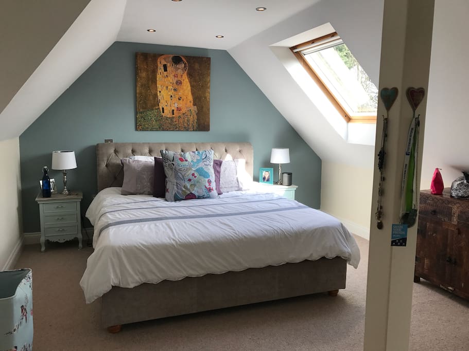 Super King (American King Size) bed with comfy mattress and lots of pillows.