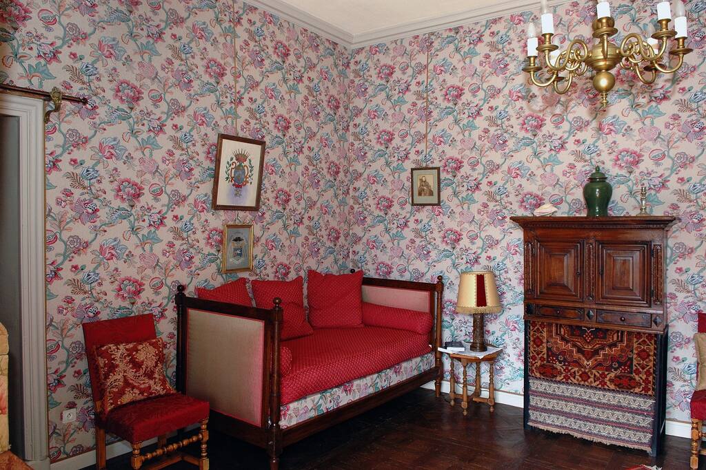 La lit ancien du salon