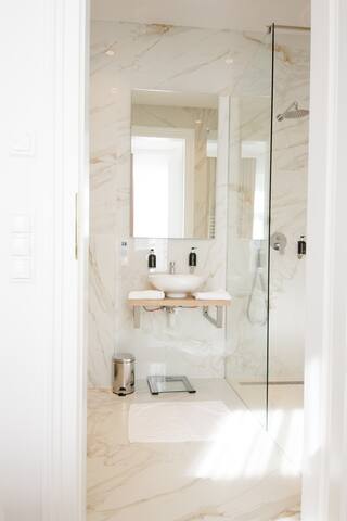 2-Bedroom Apartment with Balcony – Urania gallery image 5