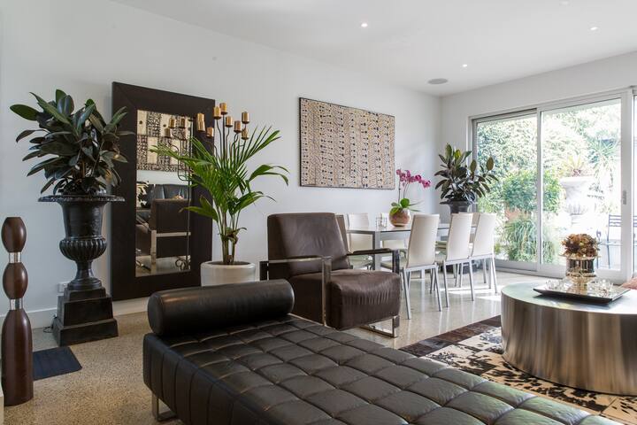 Stunning 1880’s 2 storey house for up to 4 guests gallery image 5