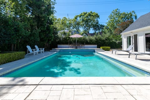 Top Airbnb: East Sacramento/Fab40s - Private retreat Poolhouse in Sacramento