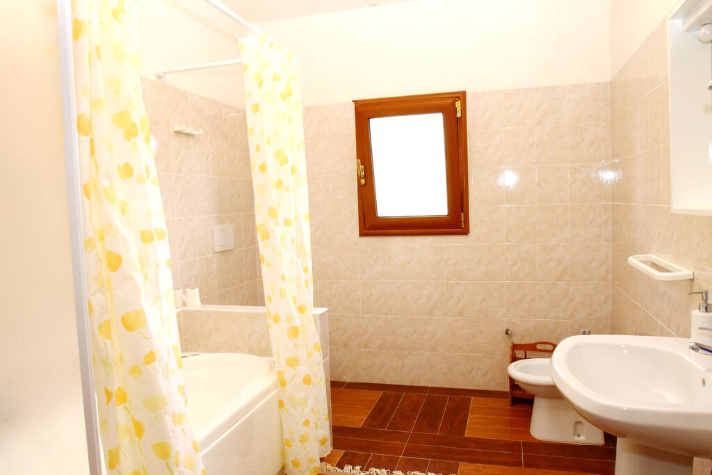 bagno completo in comune