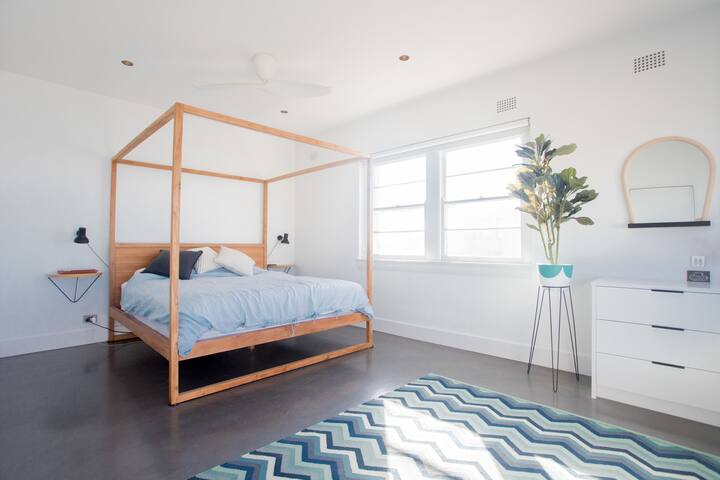 Bondi | Tamarama Penthouse | Ocean Views | AC gallery image 3