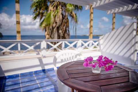 Curacao Getaway at the Sea