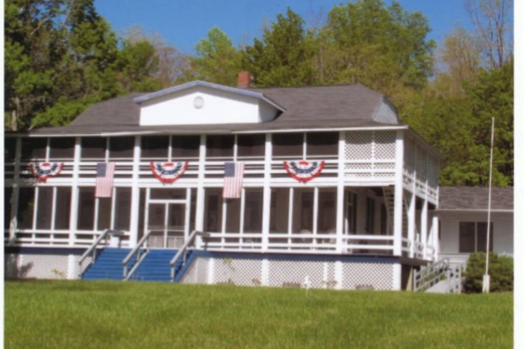 Sunset Lodge, Glenn