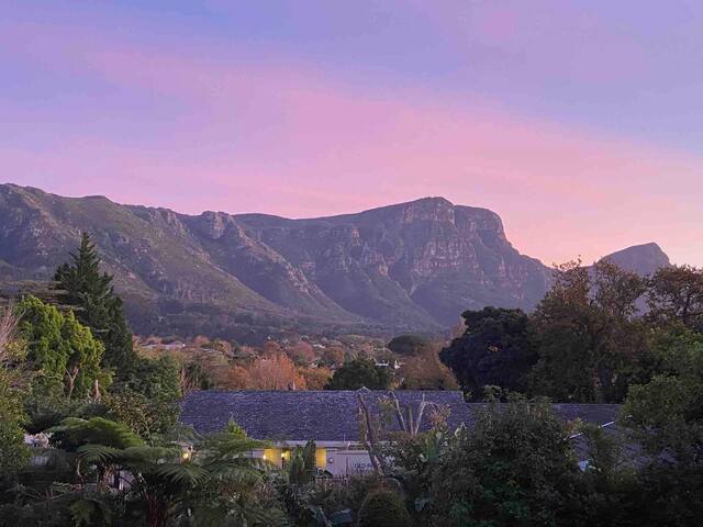 Charming 2 Bed en-suite Cottage with Solar