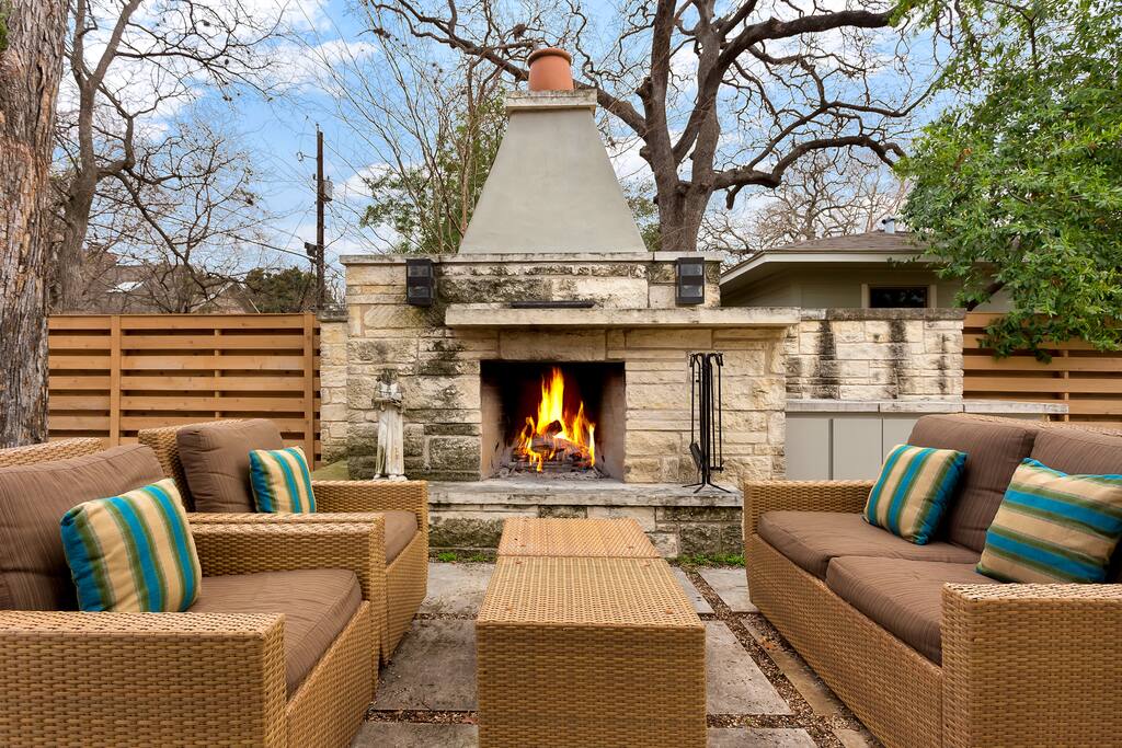 This home has enough living space for everyone to spread out whether you need some privacy for a phone call or simply some downtime from the craziness of sxsw.