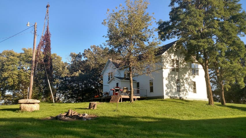 Private, Lakefront House on the Prairie