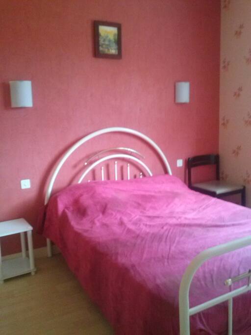 Chambre 1 avec un lit double