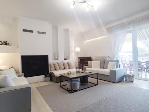 Varkiza Penthouse in the center-near to the beach