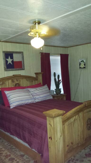 2 Queen sized beds