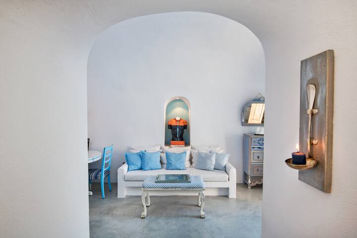 EverBlue Cave House by Thireon gallery image 3