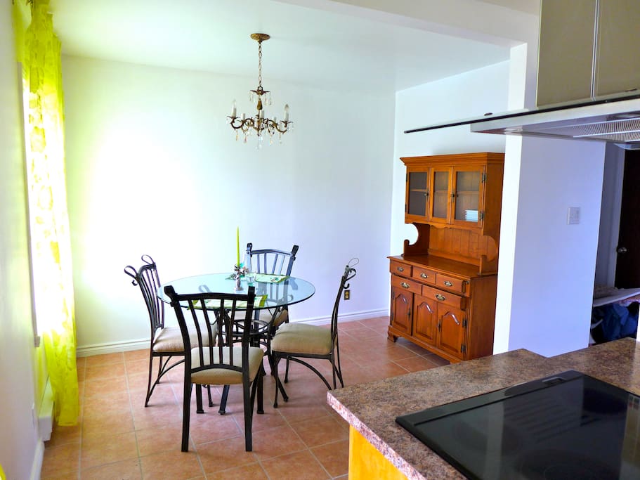 Dining room to share with others 2 room mates