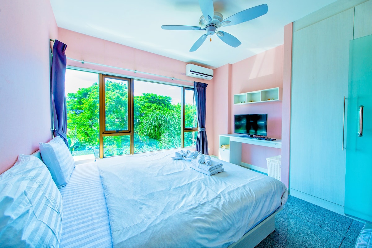 Spavaća soba s televizorom