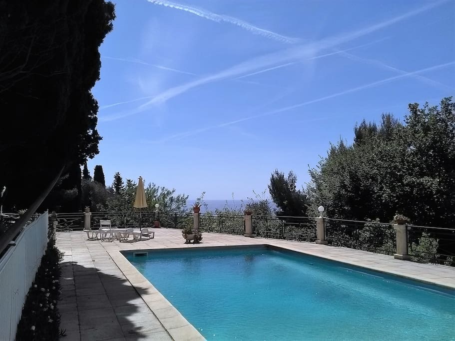 Vue mer de puis la piscine