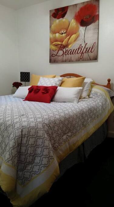Flower Room-Queen Bed. Tempurpedic Mattress