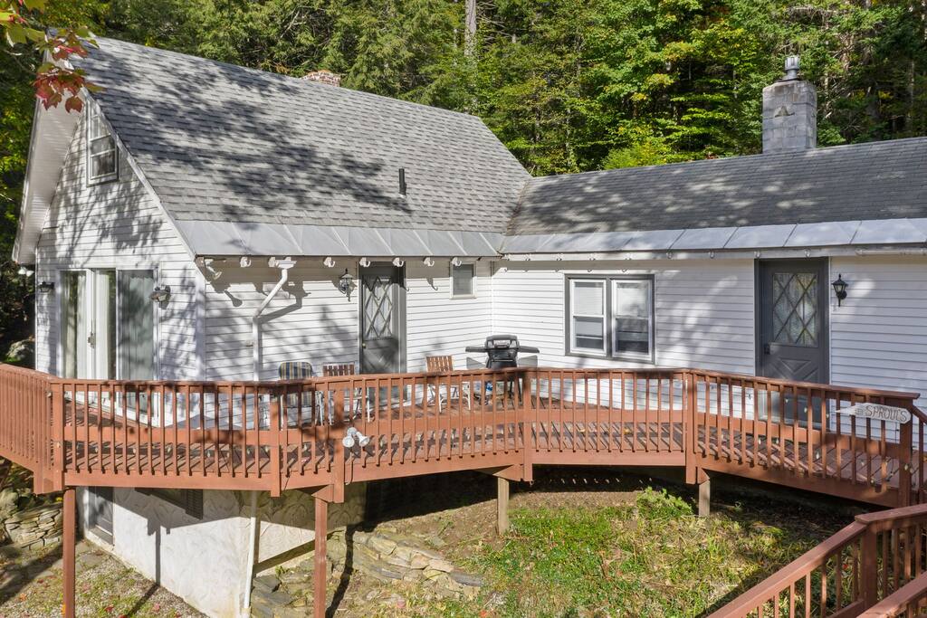 The Lake Raponda House