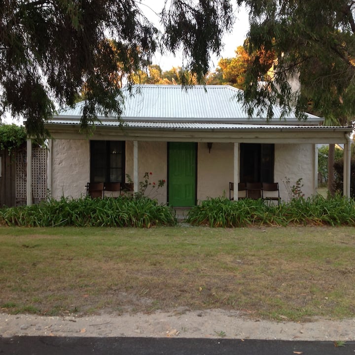 O'Halloran – Cozy Limestone Cottage
