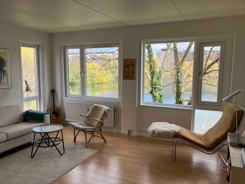 Popular Airbnb listing: Lake view, peaceful and central location. in Frederiksberg