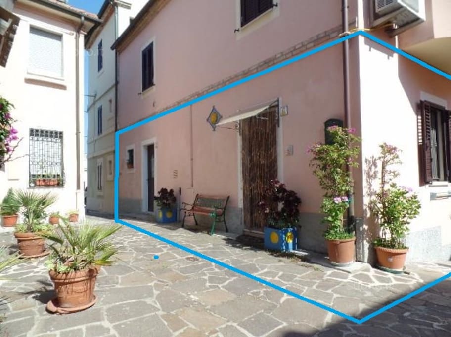 la casa vacanze con
piccola corte