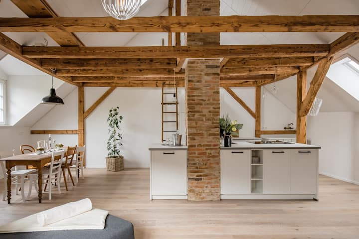 Light-flooded attic with Nordic flair