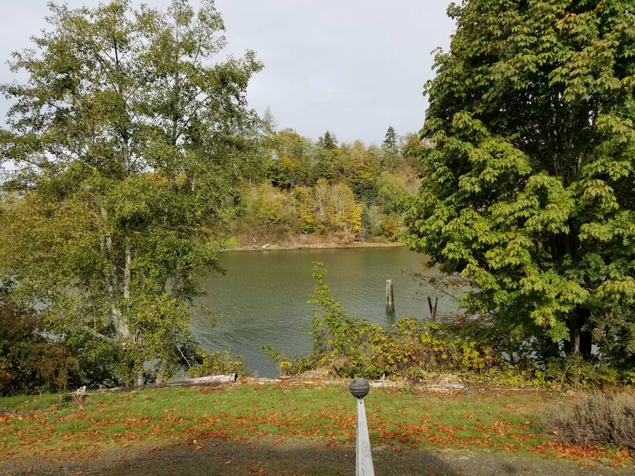 The Willapa River flows southward to the Pacific Ocean, which is about 6 miles away!