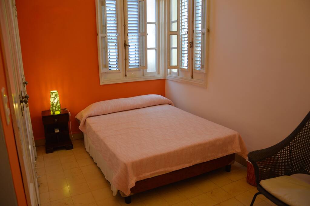Upon request is available, exclusively for the coral room occupants, an additional single room with the same look and feel with a queen size bed accessible by the internal corridor that gives access to the bathroom.
Ideal solution for couple with kids.