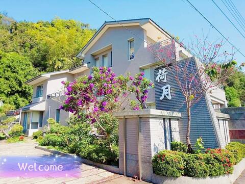 . - 5 rooms/4 bathrooms - 16 beds in total, BBQ, casual mahjong, full kitchen, free parking