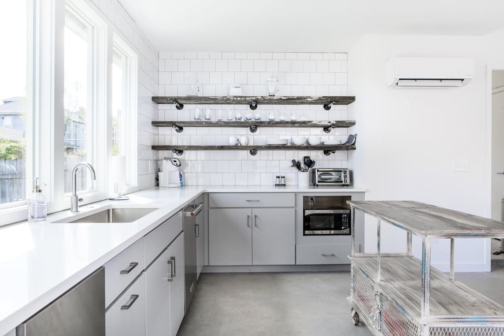 "Really cool rental in walking distance to an awesome strip of Nashville!"
Permit #2017057152