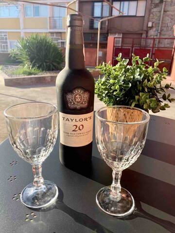 Family Retreat: 5 min to D. Luis I Bridge & Metro gallery image 5