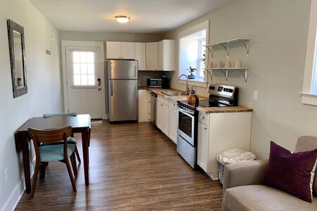 Rosalind's Roost- 1 bed, 1 bath basement apartment