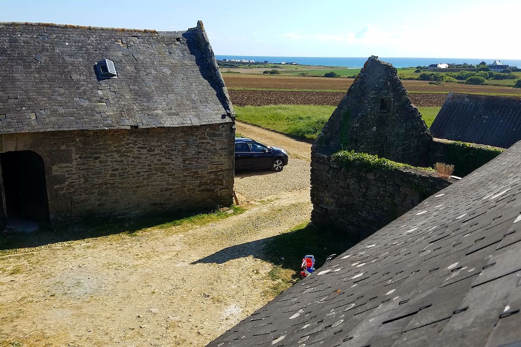 Cours privative, parking, vue mer