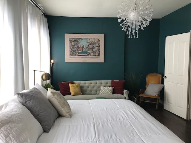 Budget Friendly - Best Location - E 6th St!