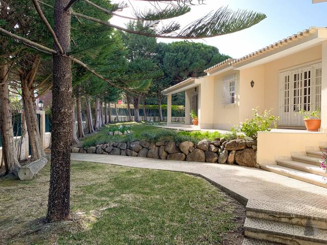 Charming Villa 4 Suites with private Pool & Garden gallery image 4