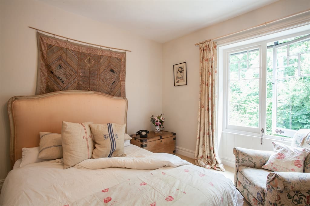 Morris connects to Vanessa - perfect for families