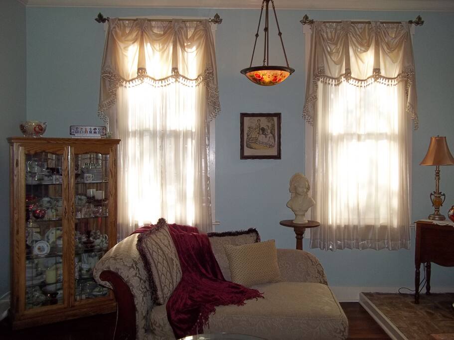 Sitting area by the fireplace in the parlor.