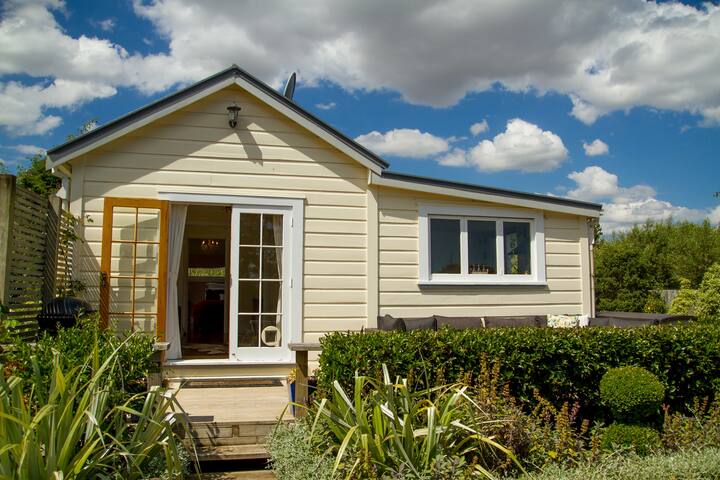 Lemon Tree Cottage Cottages For Rent In Martinborough