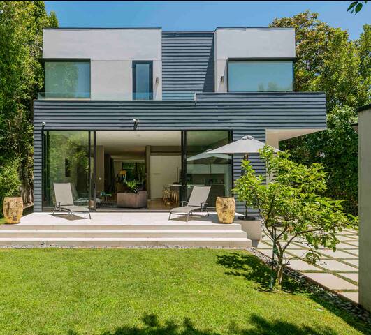 Top 5% Home. Walk to Dine & Shop. Gated. Private. gallery image 5