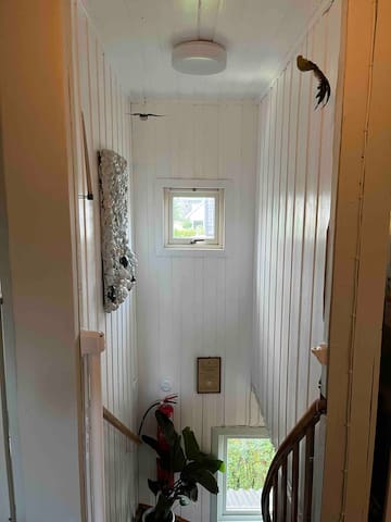 Koselig og nyrenovert loftsleilighet med parkering gallery image 4