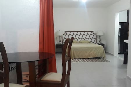 8th Street Studio, 50mt From The Sea.